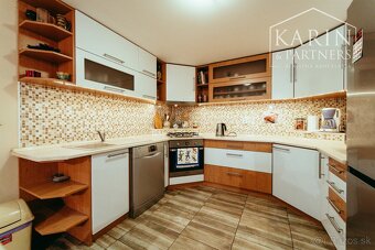 REZERVOVANÉ:3i rodinný dom po rekonštrukcii s krytou terasou - 10