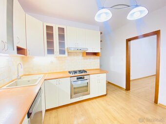 NA PRENÁJOM VEĽKÝ 3-IZBOVÝ BYT S DVOMA LOGGIAMI, UL. FÁBRYHO - 10