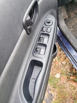 Hyundai Accent - 10