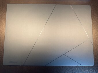 ASUS ZenBook Oled - 10