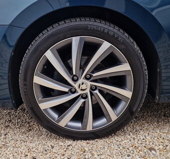 ŠKODA OCTAVIA COMBI 2.0 TDI STYLE DSG - 10