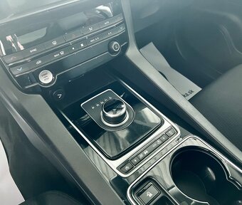 Jaguar F-Pace 2.0D 4x4 Automat, SK ŠPZ, Serv.kniha, AKCIA - 10