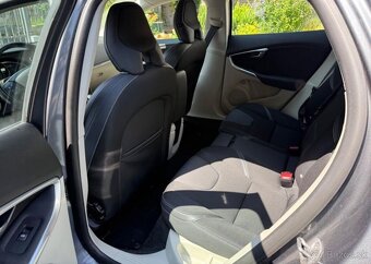 Volvo V40 1,6i pravidelný sevis Top stav benzín manuál 88 kw - 10