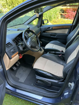 Lacno predám 7 miestny Opel Zafira B // 2006 - 10