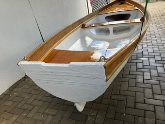 Predám drevený čln s motorm Yamaha 5HP - 10