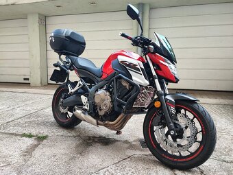 Honda CB650f ročník 2017 - s výbavou a kuframi - 10