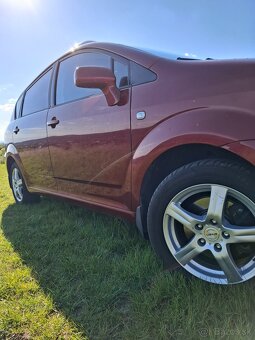 Toyota Corolla Verso - 10