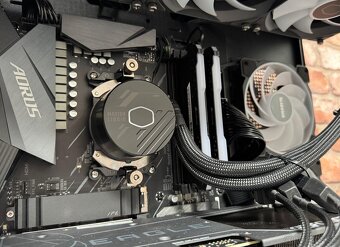 Ryzen 7 5800X3D\32GB\RTX 4070Ti\SSD\1000W Zdroj - 10