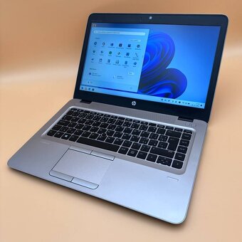 Notebook 14" HP.AMD PRO A10-8730B 4x2,40GHz.8gb ram.256gSSD - 10