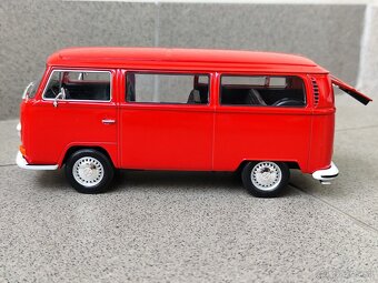 KOVOVÝ MODEL ( OTVÁRATEĽNÉ DVERE A KUFOR ) - VOLKSWAGEN BUS - 10