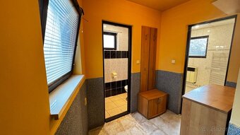 Dvojgeneračný rodinný dom v centre Majcichova – bývanie aj i - 10