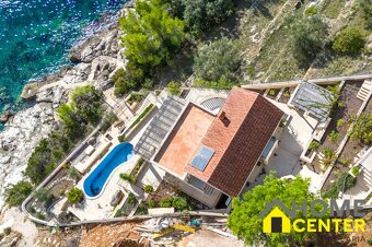 Na predaj ZREKONŠTRUOVANÁ KAMENNÁ VILA /200 m²/ Dalmátsko, K - 10