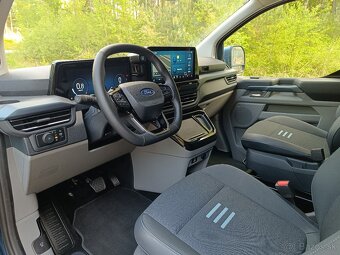 Ford Tourneo Custom V710 L1 Active 4x4 125kW/170PS Nové CZ - 10