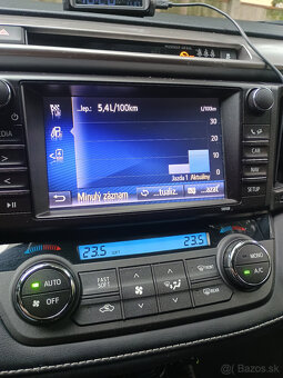 Predám Rav4 hybrid 2017 - 10