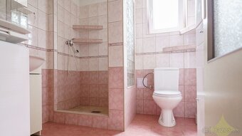 Exkluzívne na predaj gazdovský rodinný dom s pozemkom o rozl - 10