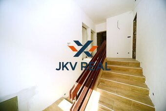 4 izbový rodinný dom s garážou v tichej lokalite - 10