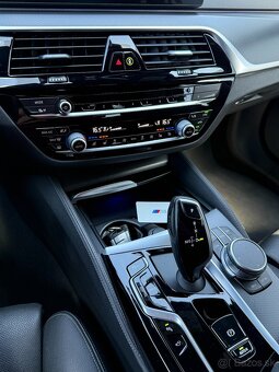 BMW rad 5 Touring 530d xDrive Mpaket LED+ 360 cam Webasto - 10