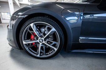 Porsche Taycan - 10