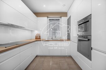 PREDAJ:rodinný dom,bazén,sauna,,BAIV Záhorská Bystrica - 10