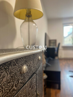 Veľký 2 izbový zrekonštruovaný byt s balkónom v centre - 10