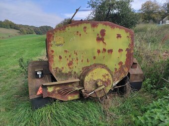 Podvozok na vlečku za traktor. - 10