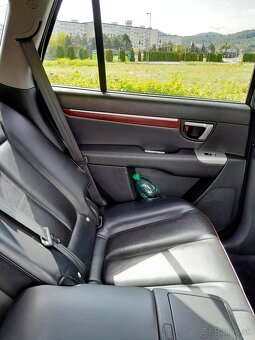 SUV Hyundai Santa Fe - 10