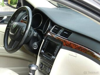 Škoda Superb Combi 3.6 FSI V6 4x4 Elegance DSG - 10