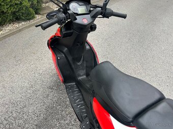Aprilia SR50 - 10
