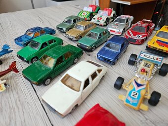 27 kusov- auticka a lietadla- 80-te kory 20.stor. - 10