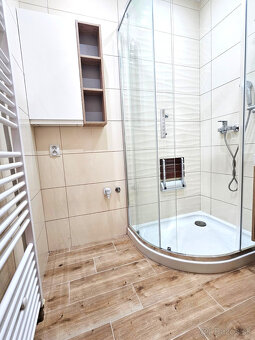>>> top lokalita - 3i byt - Ružinov - balkón - zateplený dom - 10