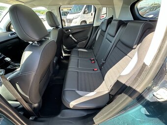 Peugeot 2008 1.6 BlueHDi S&S 120 Allure - 10