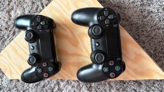 Sony PlayStation 4 Pro (1 TB, 2 ovladace vyborny stav) - 10