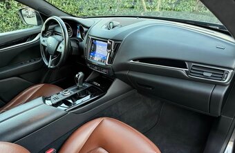 MASERATI LEVANTE 3.0 D - 10
