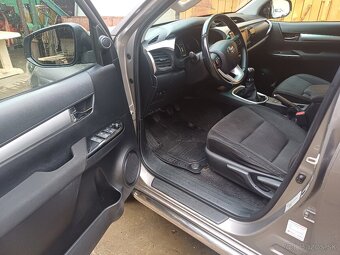 Toyota Hilux - 10