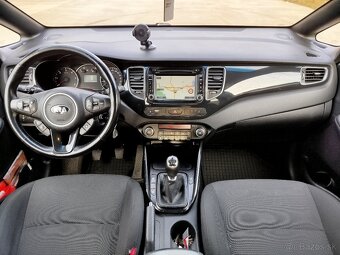 Kia Carens - 10