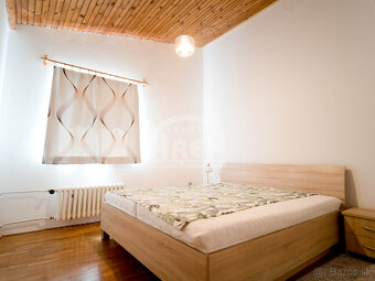 Dvojpodlažný rodinný dom v skvelej lokalite mesta Michalovce - 10