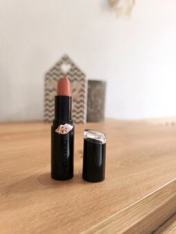 Rúže na pery a púder - 10