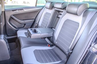 Volkswagen Jetta 2.0 TDI Highline - 10