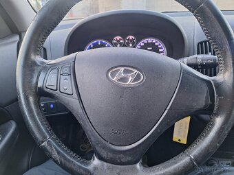 HYUNDAI I30 1,6 CRDI ROK 2012 - 10