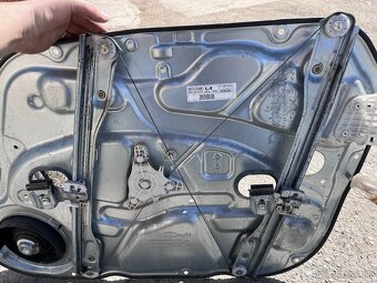 Hyundai i30 Combi 07-12 zadné pravé svetlo, mechanizmus okna - 10