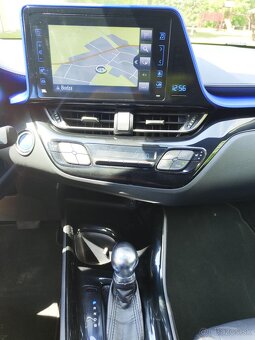 Toyota C-HR 1.8 Hybrid Dynamic E-CVT FWD, sezonné prezutie - 10