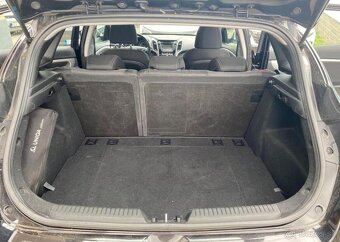 Hyundai i30 1.6-NÍZKÉ KM-FACELIFT - 10