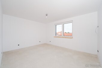 NADŠTANDARDNÝ 5-IZBOVÝ RODINNÝ DVOJDOM S VYSOKÝMI STROPMI - 10