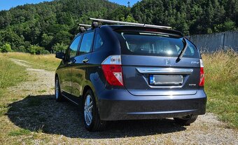 Honda FR-V 6-miestne - 10
