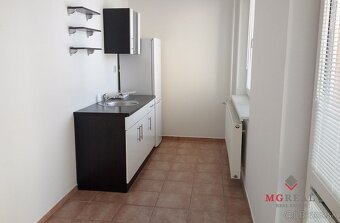 Kancelárske priestory pre 8-10 ľudí v blízkostii Centrálnom - 10