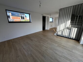 Novostavba rodinného domu pri jazere Nové Košariská - 10