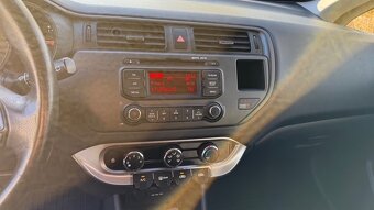 KIA RIO 2012, 1.4 CVVT, 80 kW - 10
