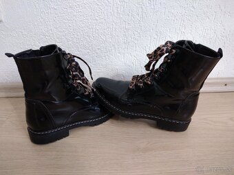 Členkové topánočky lesklé - 10