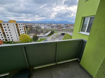 Zrekonštruovaný 2 izbový byt s veľkým balkónom - 10