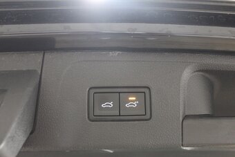 Volkswagen Passat Variant 2.0 TDI Elegance DSG - 10